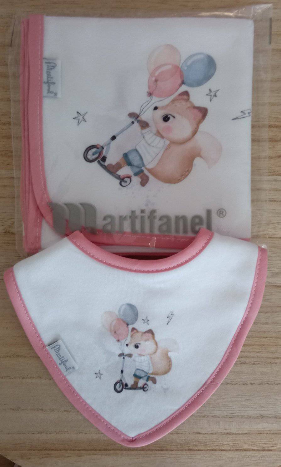 Conjunto de fraldinha com babete bandana