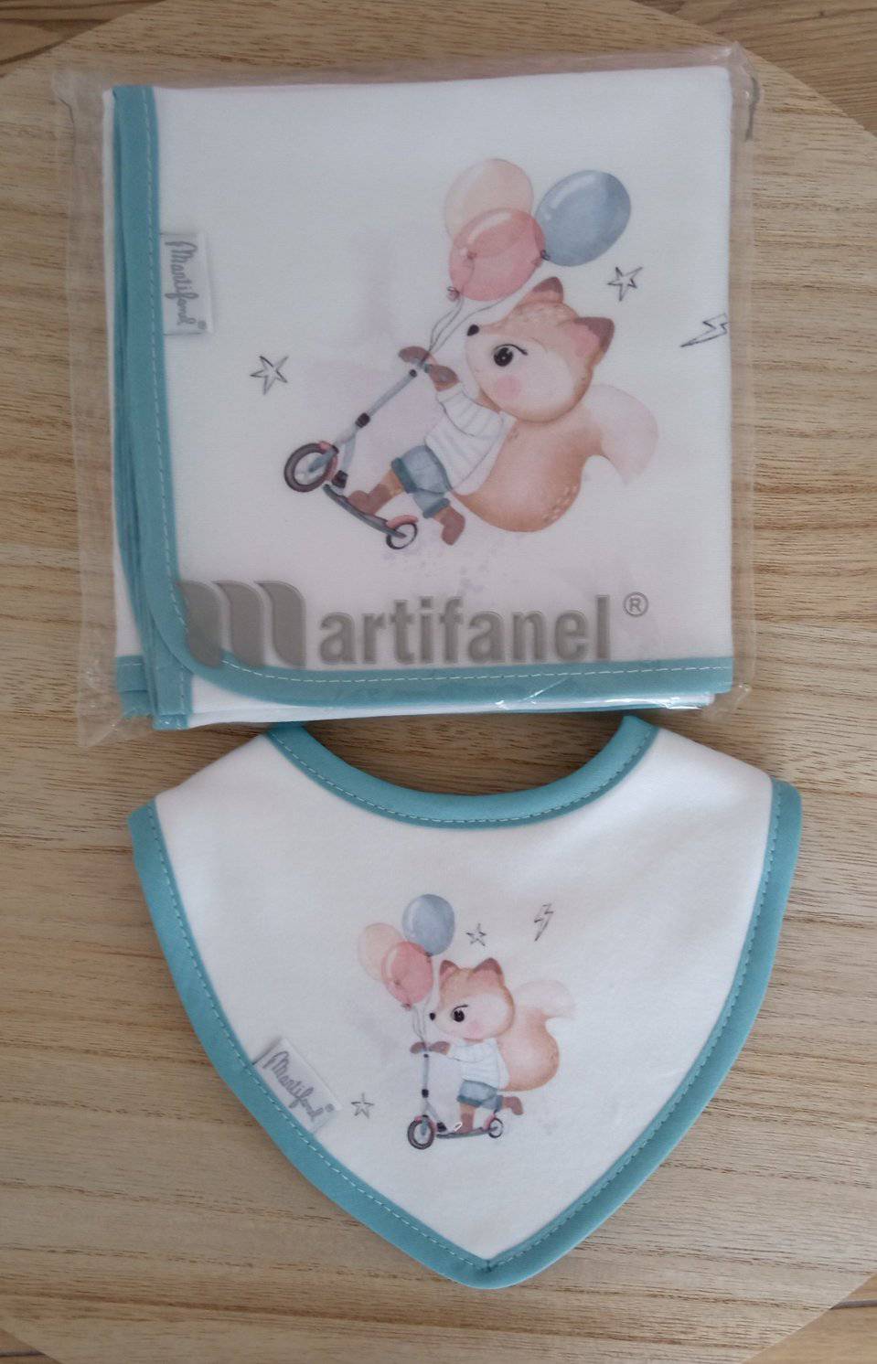 Conjunto de fraldinha com babete bandana