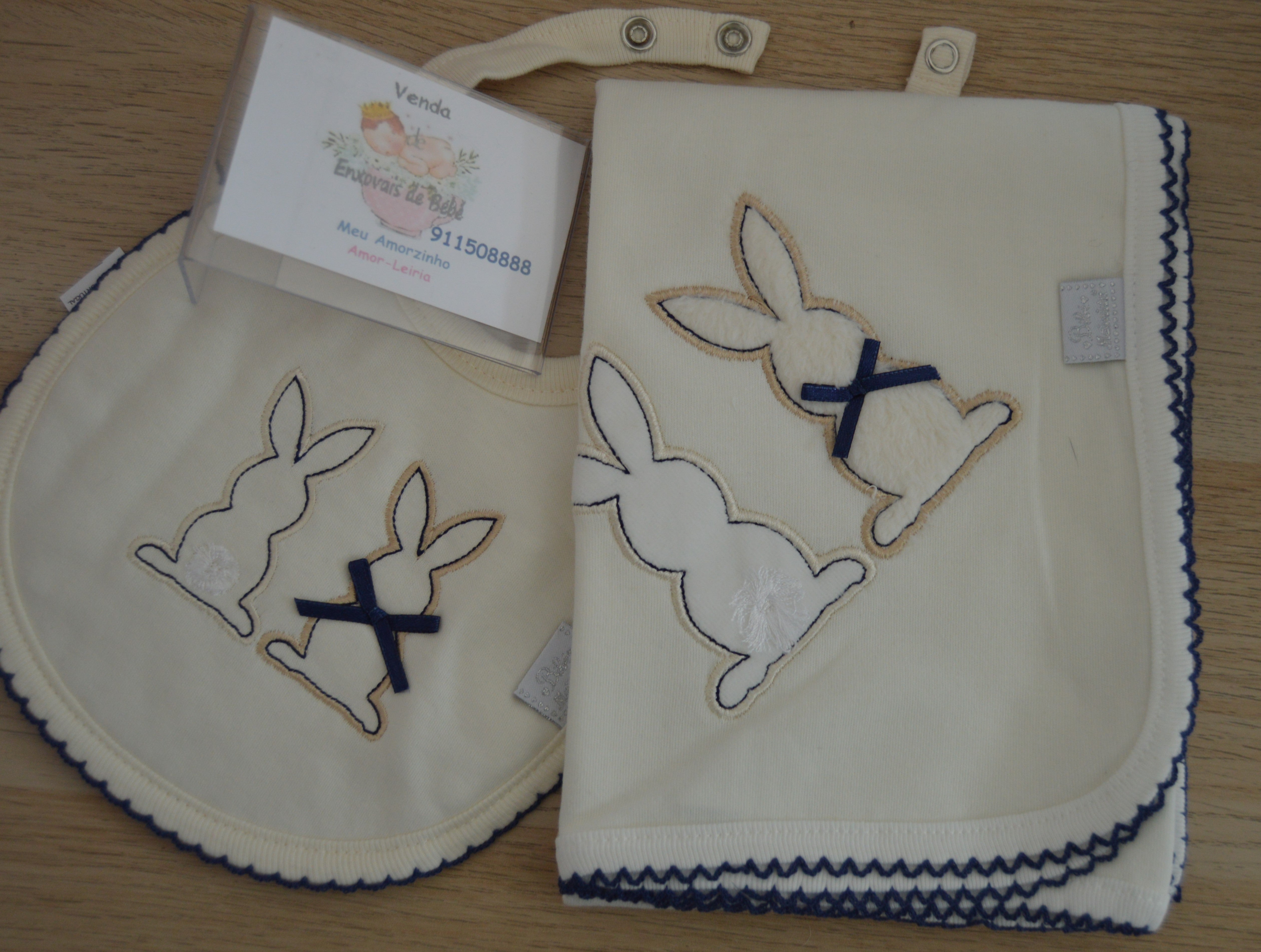 Conjunto de Fralda e Babete Coelhinhos