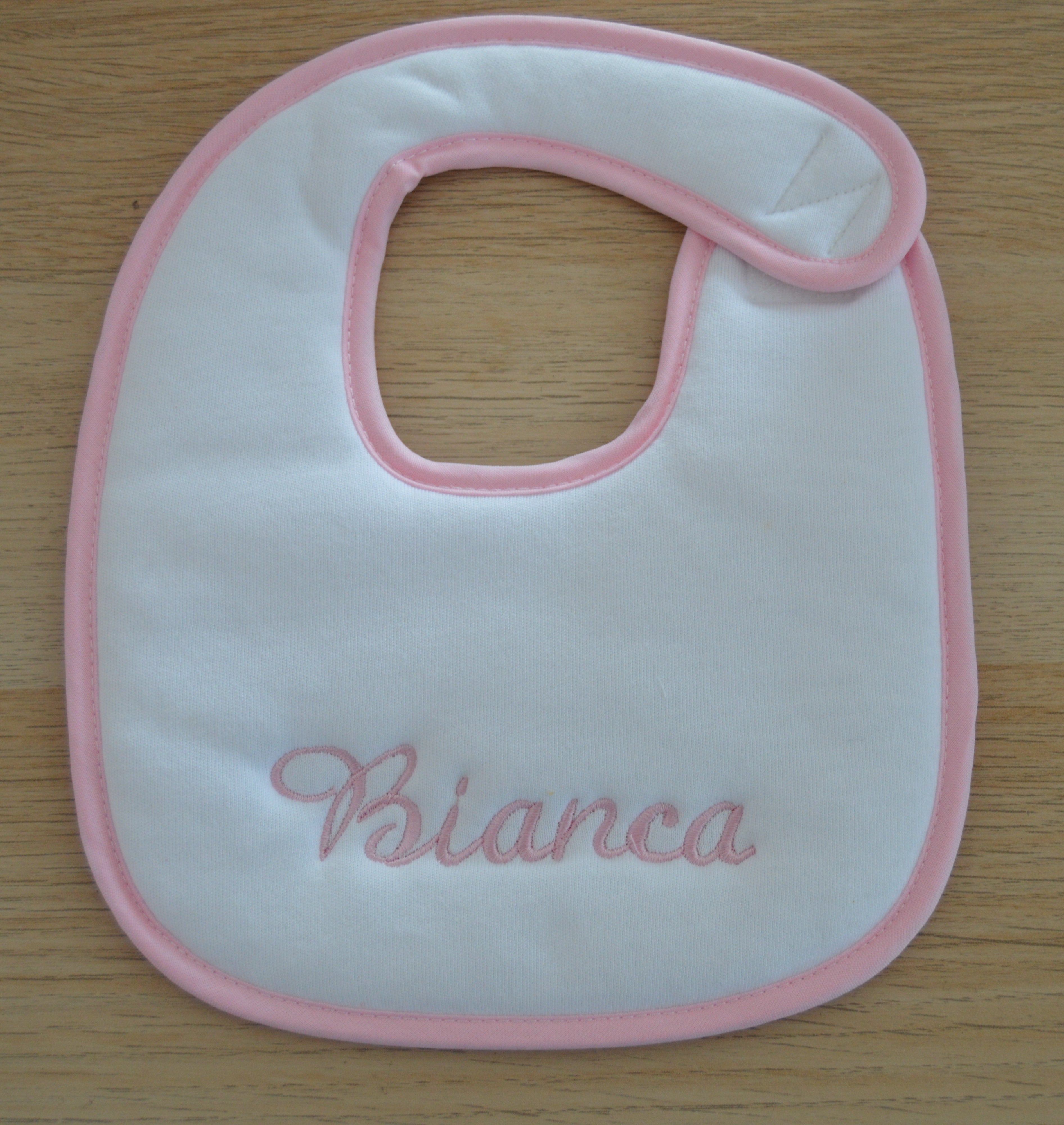 Babetes personalizados com o nome da sua Bebé