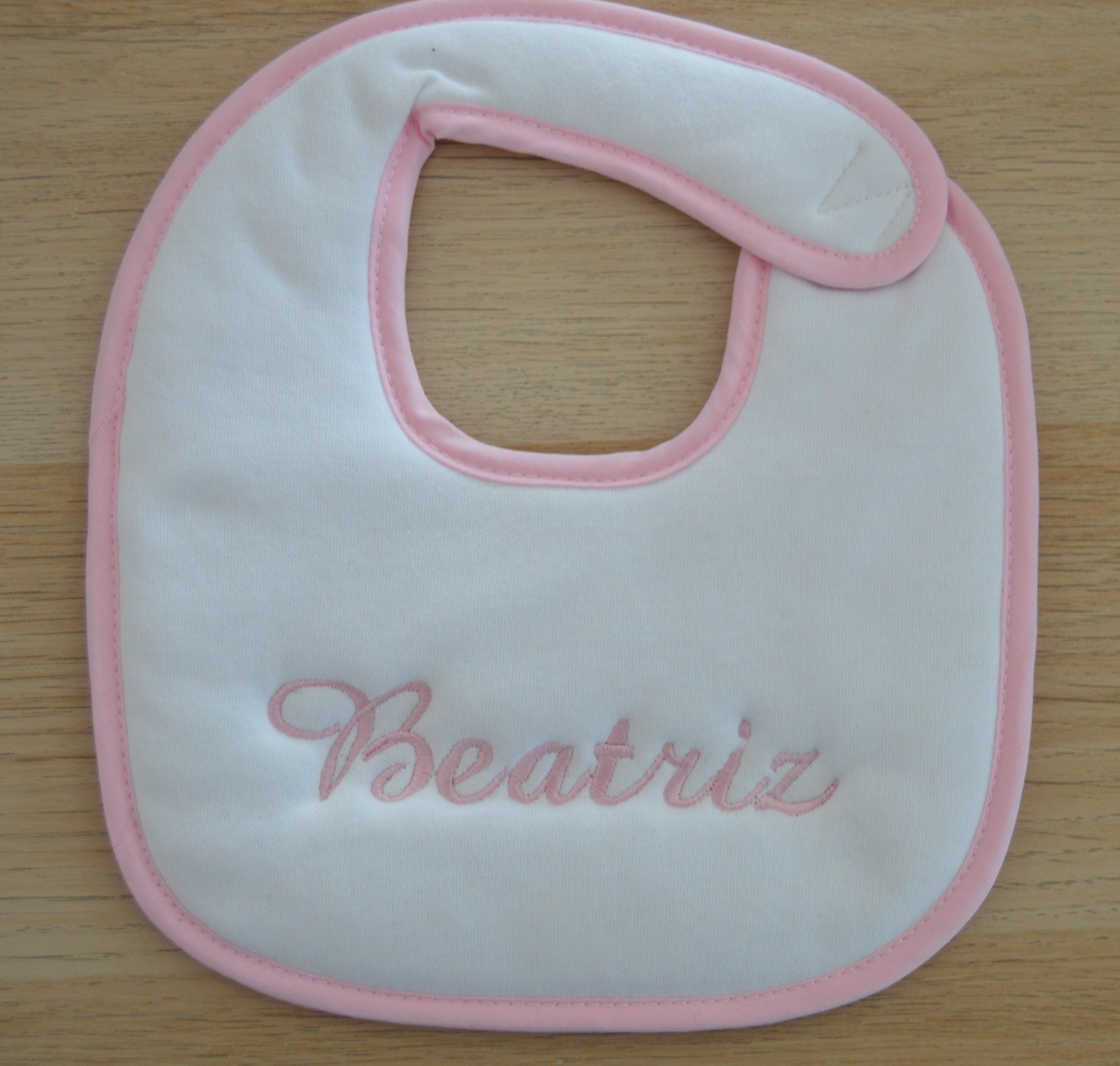 Babete Personalizado com o nome da Bebé Menina