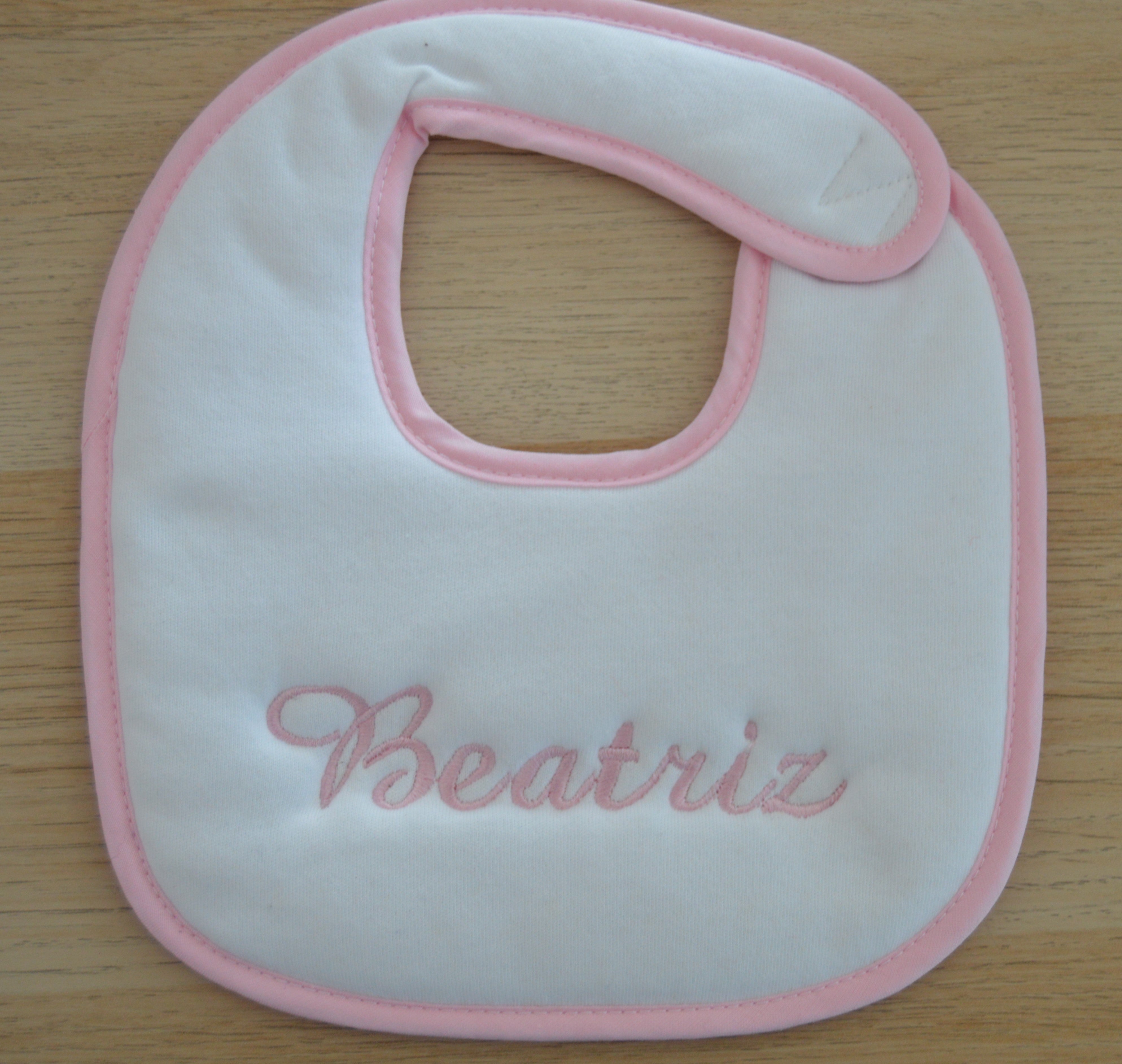 Babetes personalizados com o nome da sua Bebé