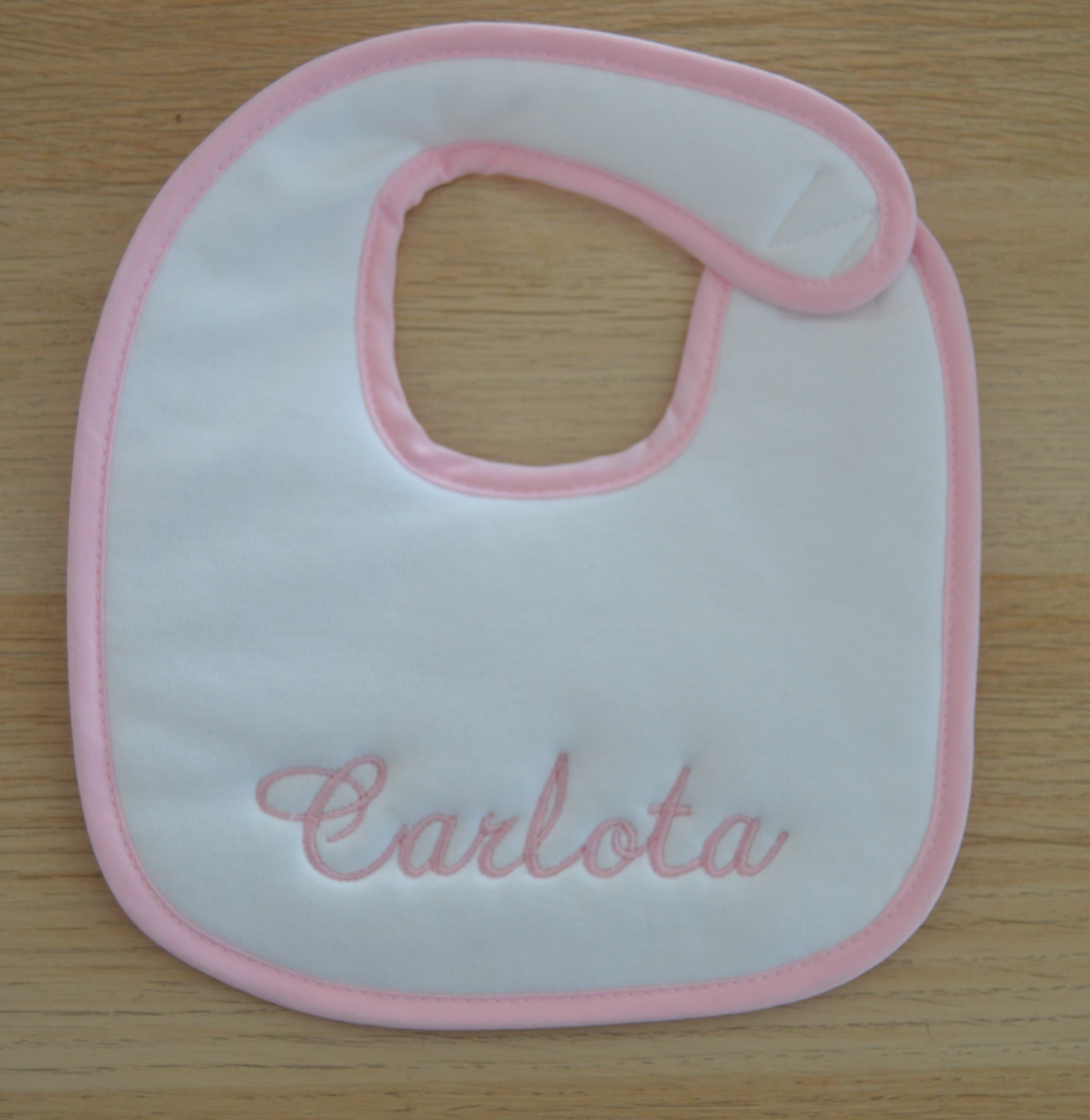 Babetes personalizados com o nome da sua Bebé