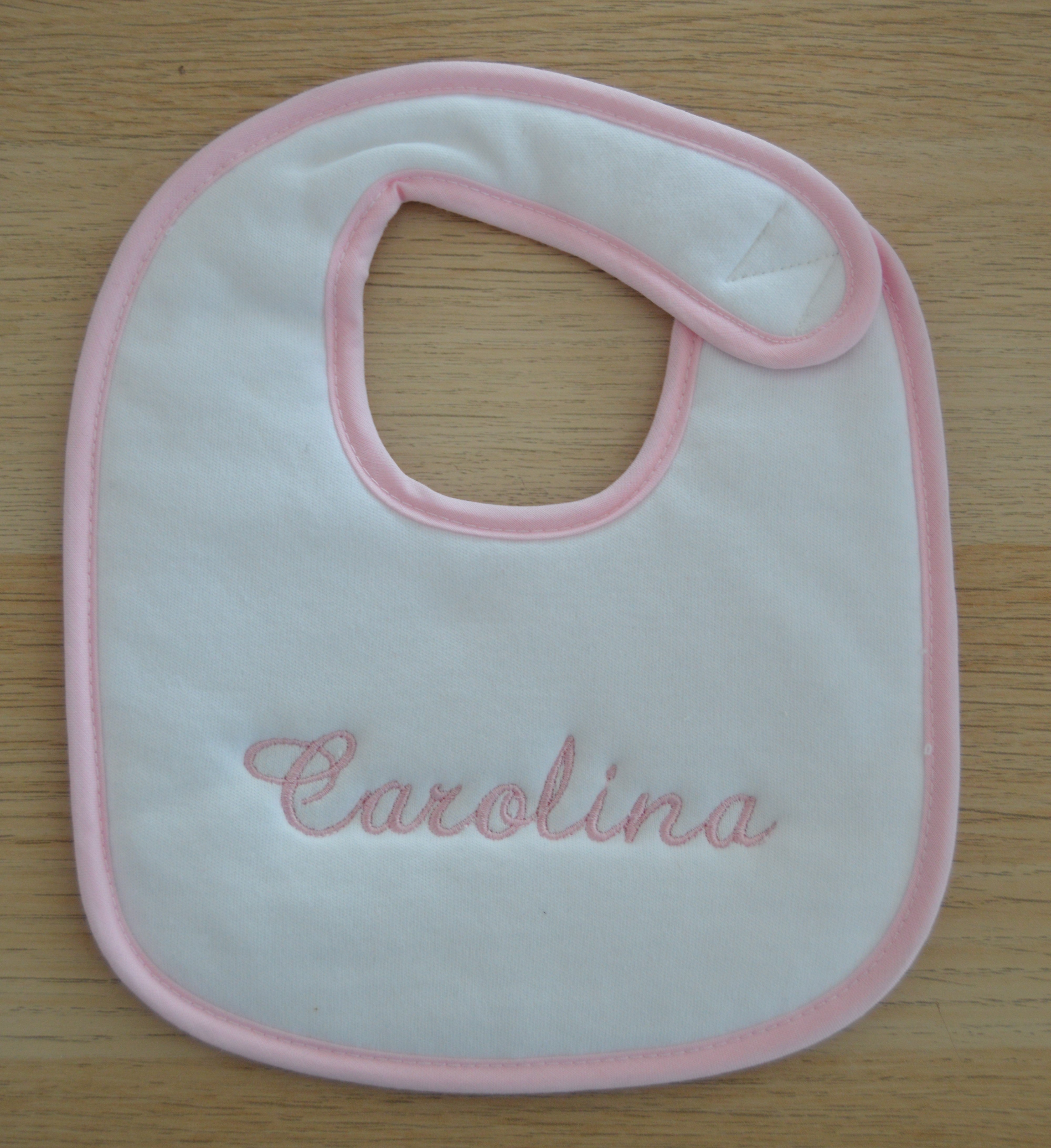 Babetes personalizados com o nome da sua Bebé