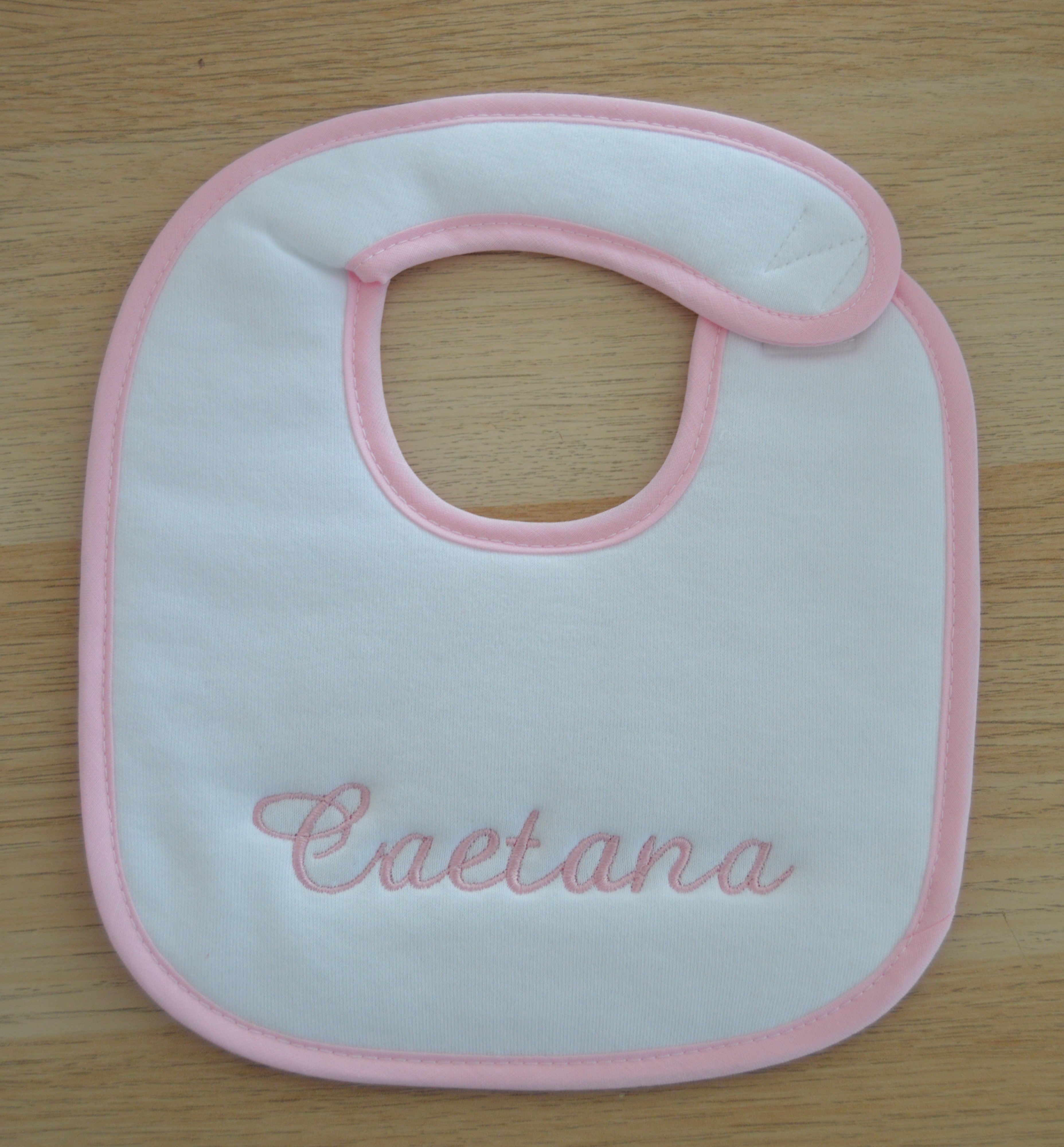 Babetes personalizados com o nome da sua Bebé