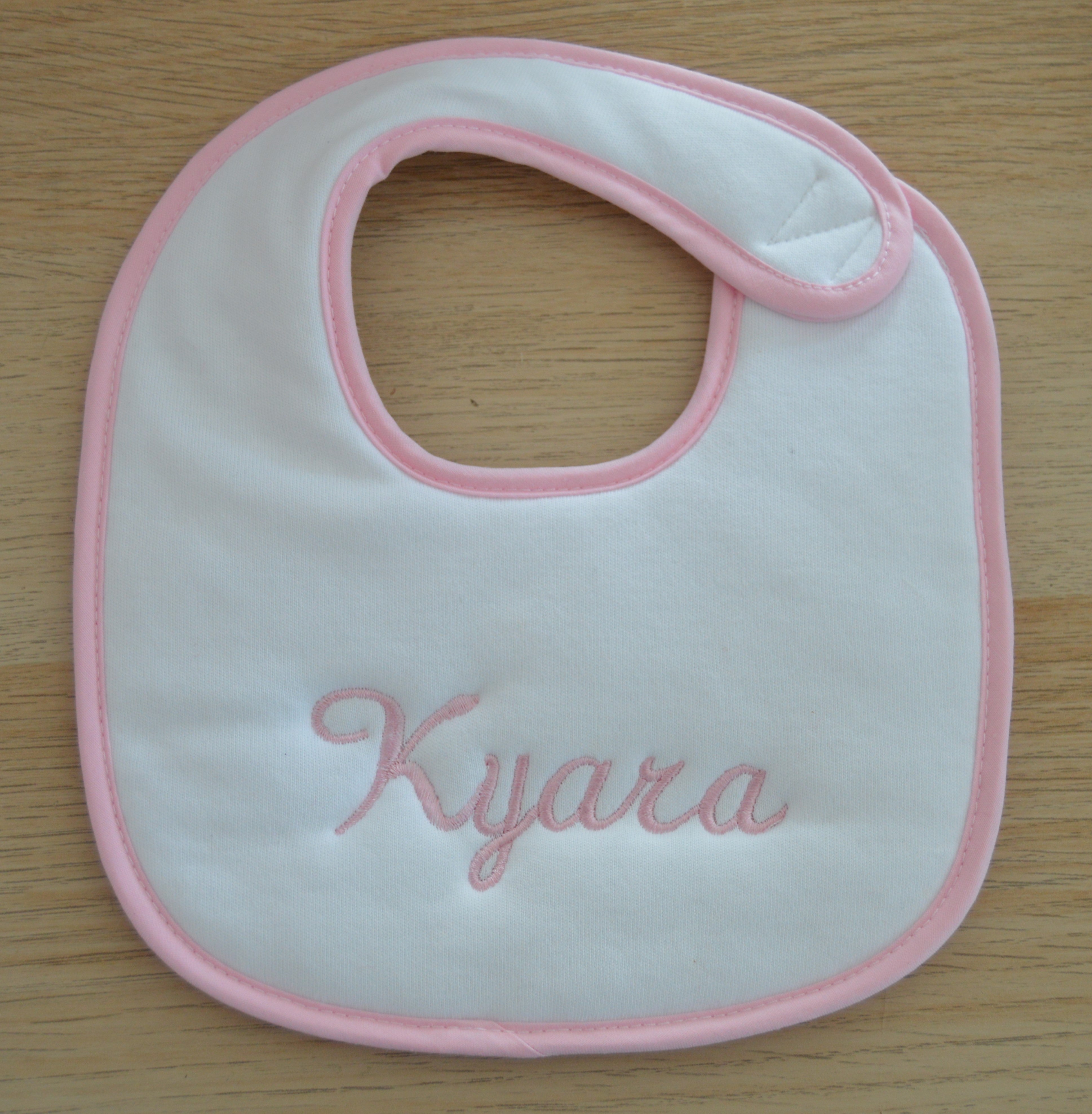 Babete Personalizado com o nome da Bebé Menina