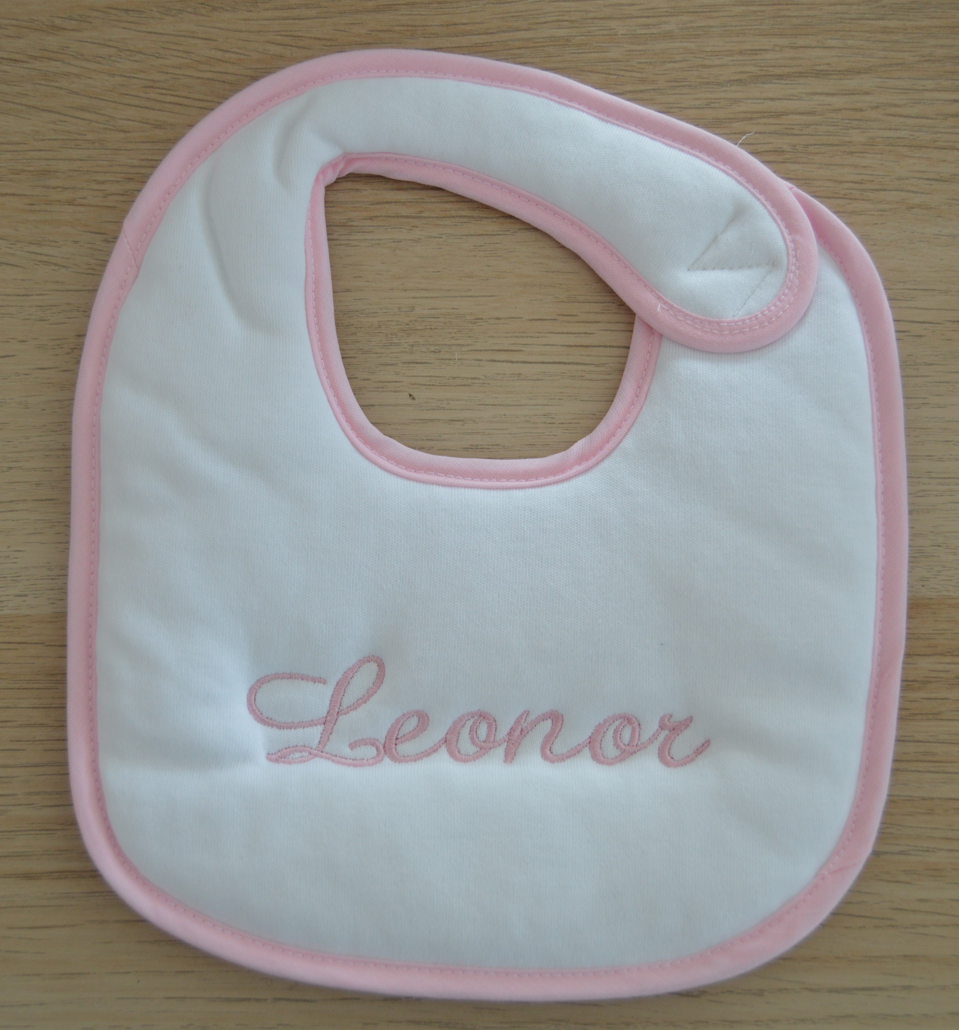 Babete Personalizado com o nome da Bebé Menina