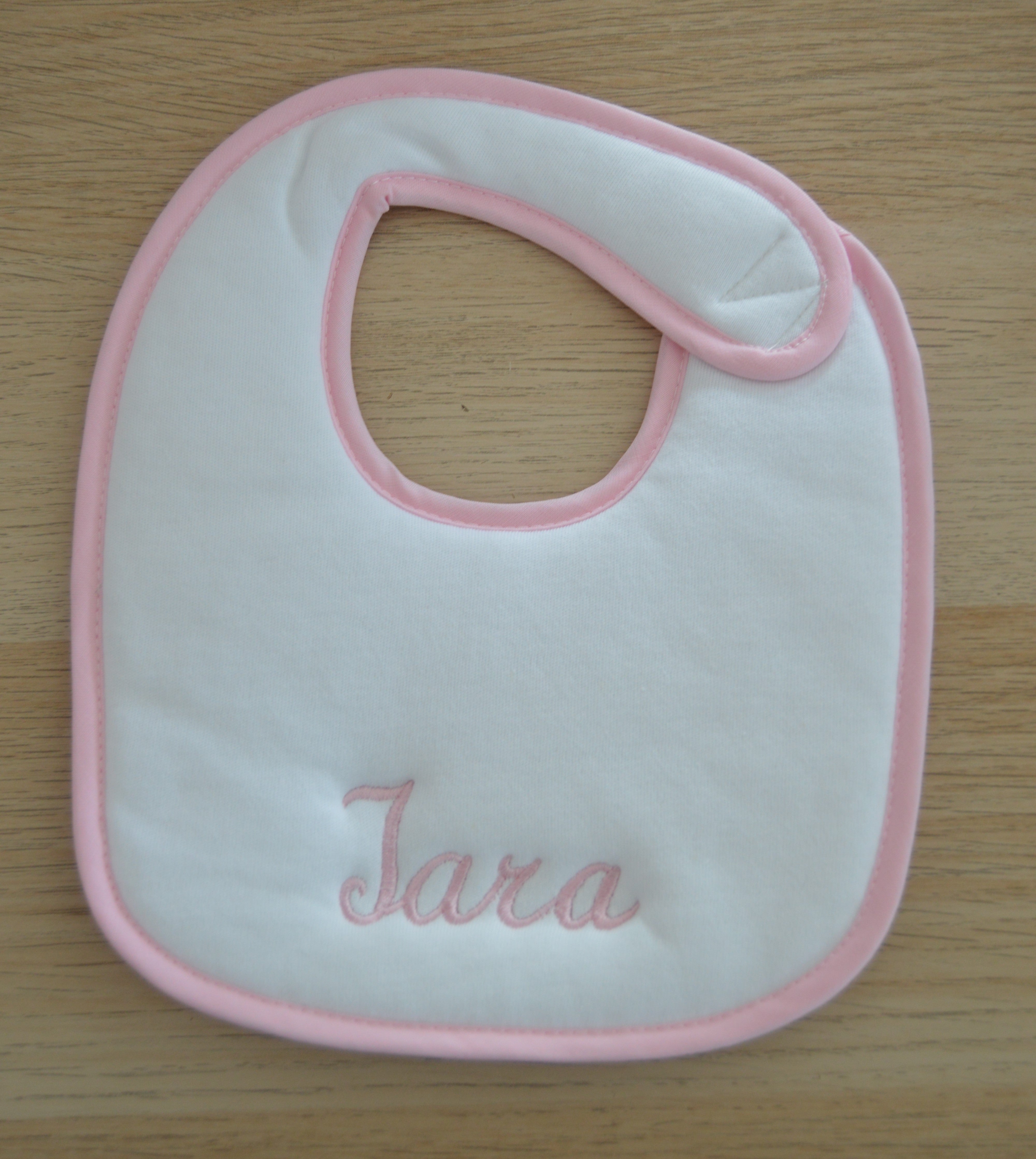 Babete Personalizado com o nome da Bebé Menina