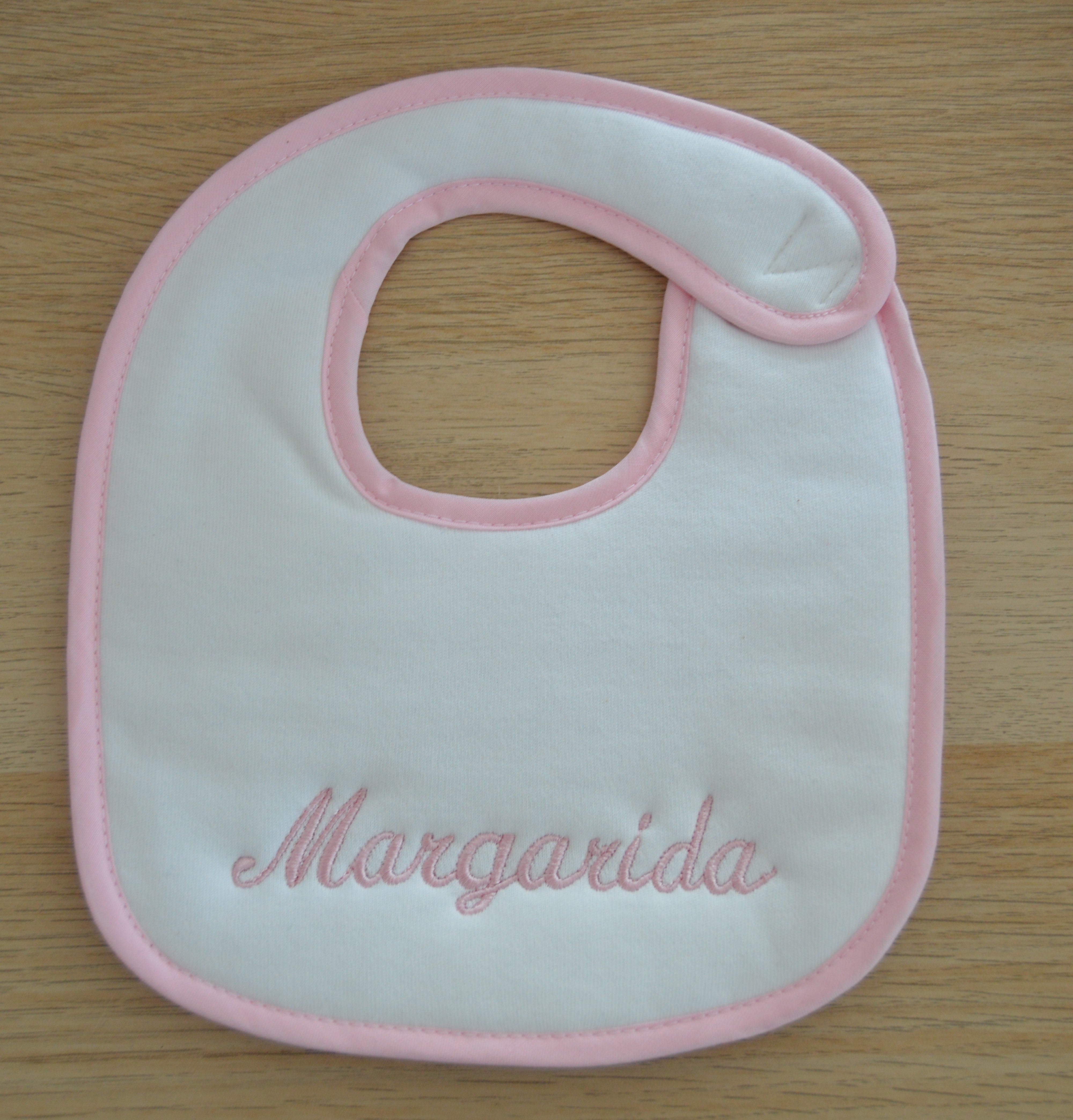Babete Personalizado com o nome da Bebé Menina
