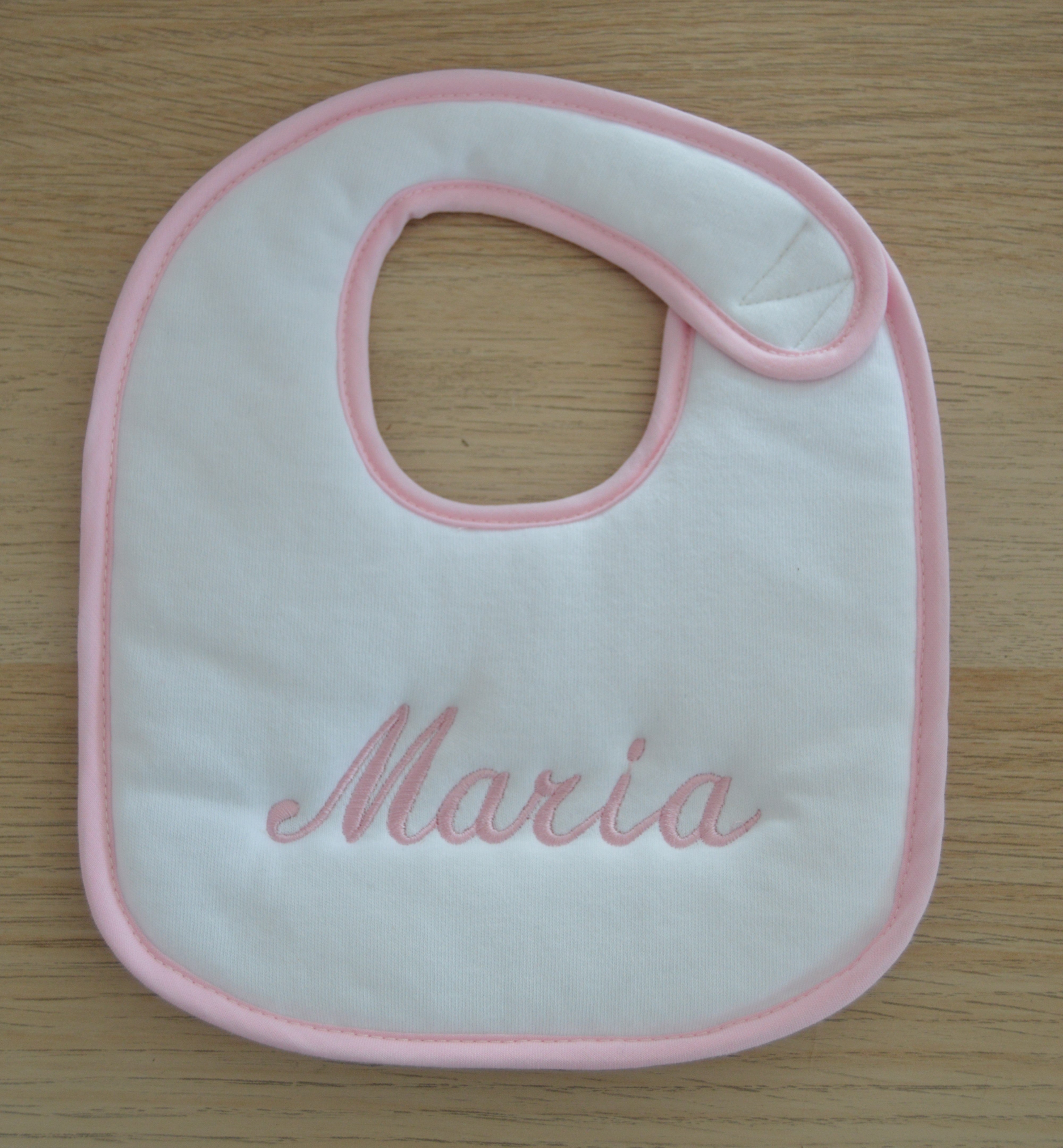 Babetes personalizados com o nome da sua Bebé