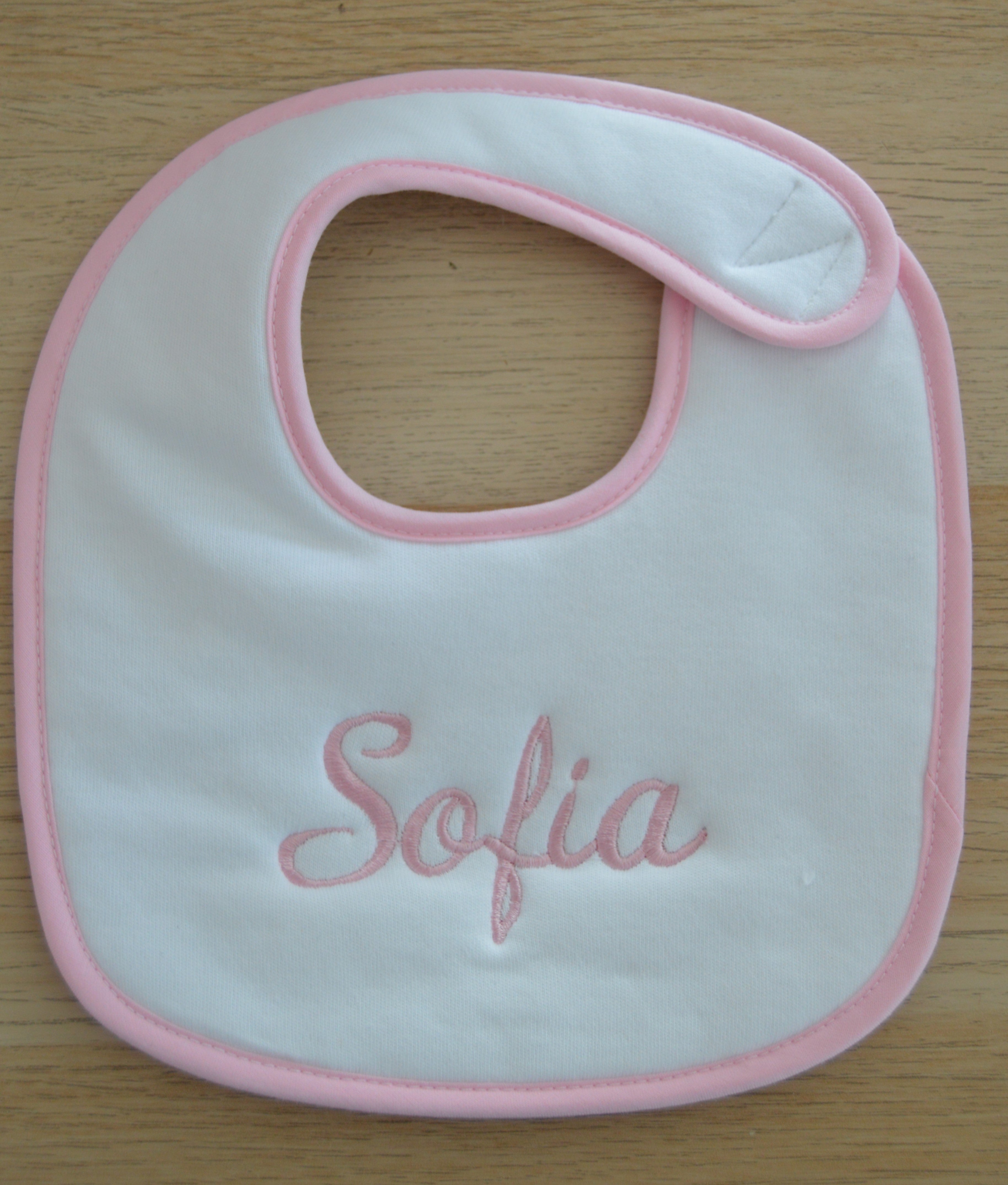 Babetes personalizados com o nome da sua Bebé