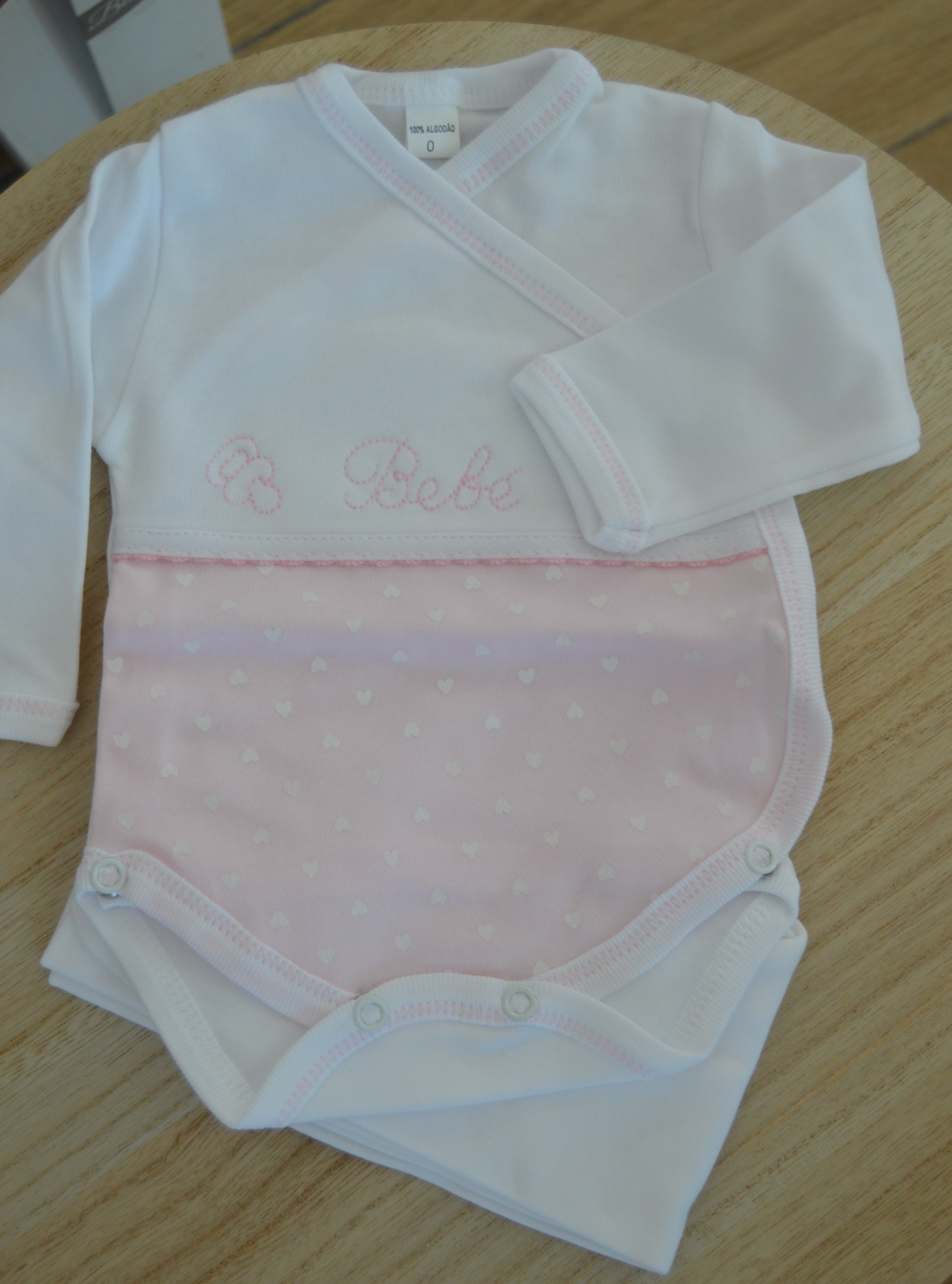 Bodie com calcinhas com carda bordado rosa