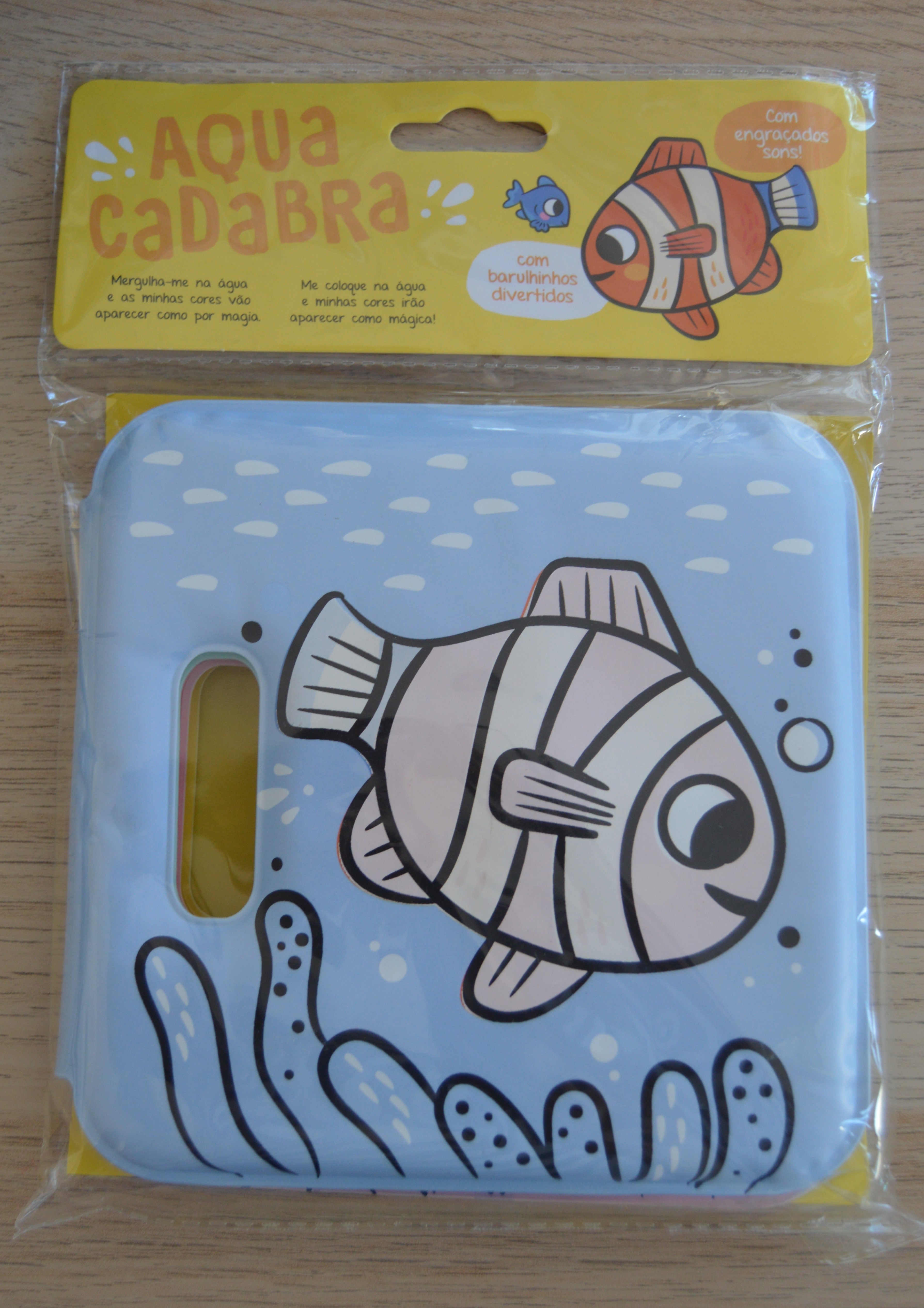 Livro do peixinho Aquacadabra para o banho