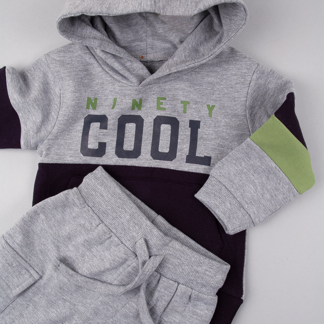 Fato de Treino Bebé “Ninety Cool” – Cinza, Azul Marinho e Verde | Babybol