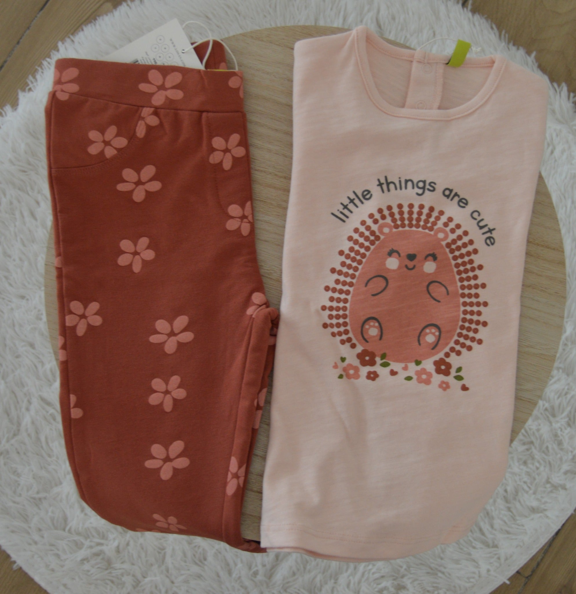 Legging cor de tijolo com flores