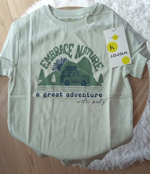 T-shirt “Embrace Nature” – Verde Aventura-Shirt de Manga Curta Adventure