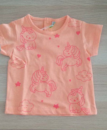 🧡 T-shirt Menina – Unicórnios e Sonhos 🦄☁️