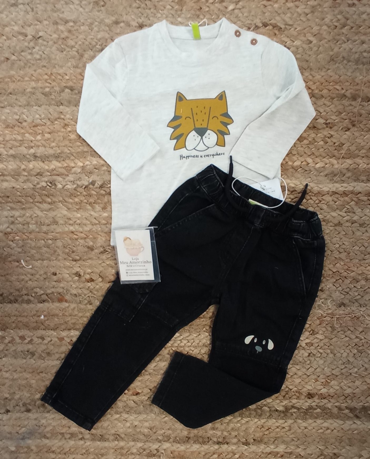 👖 Calças Cargo Pretas com Detalhe de Cão – Menino 6–36 meses