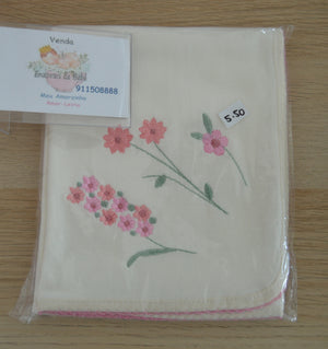 Fralda 100% de Algodão Flores bordadas