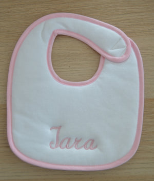 Babetes personalizados com o nome da sua Bebé