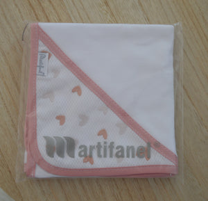 Fralda com corações bordados