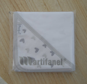 Fralda com corações bordados