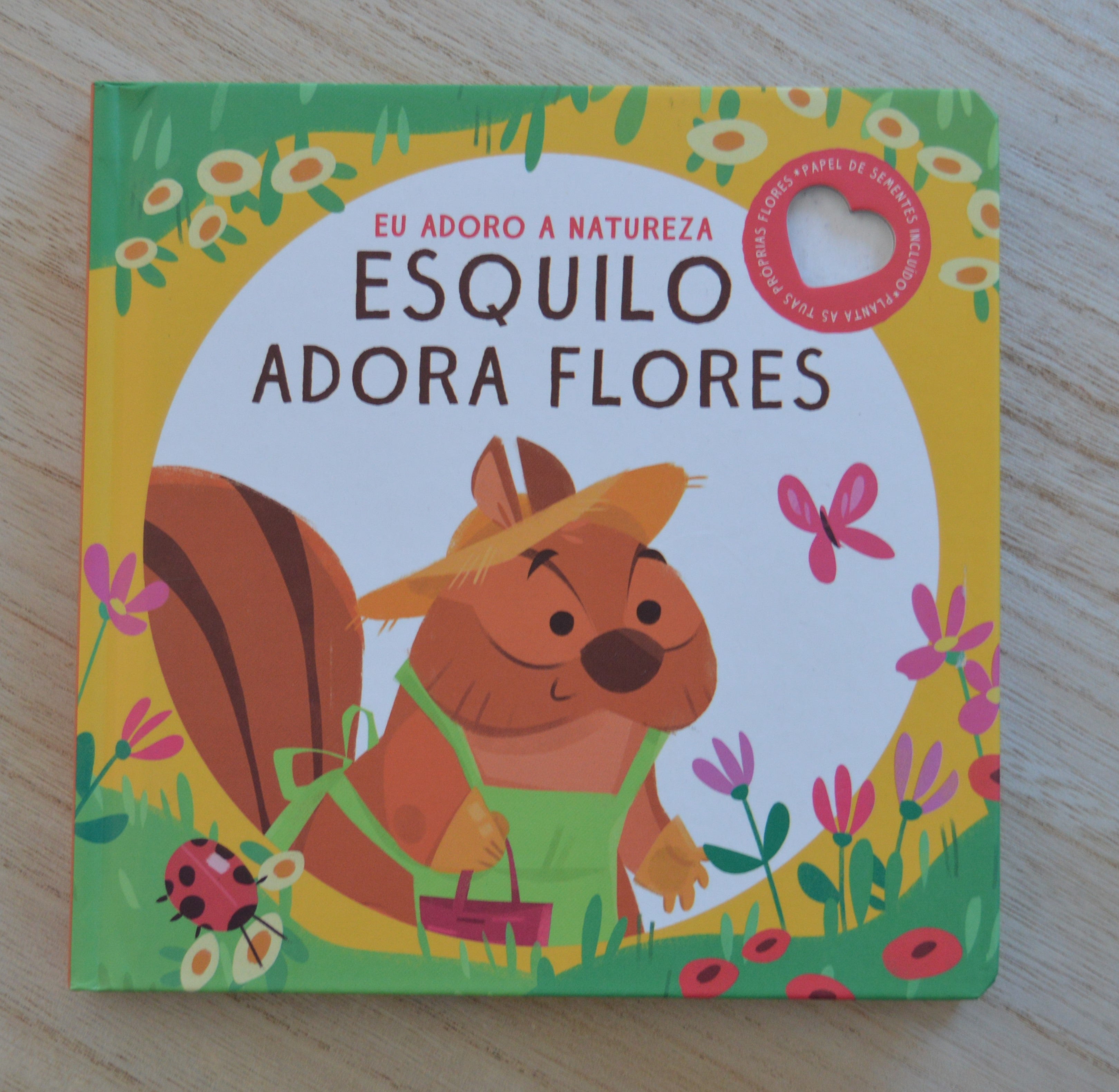Livro Historia do Esquilo Adora Flores