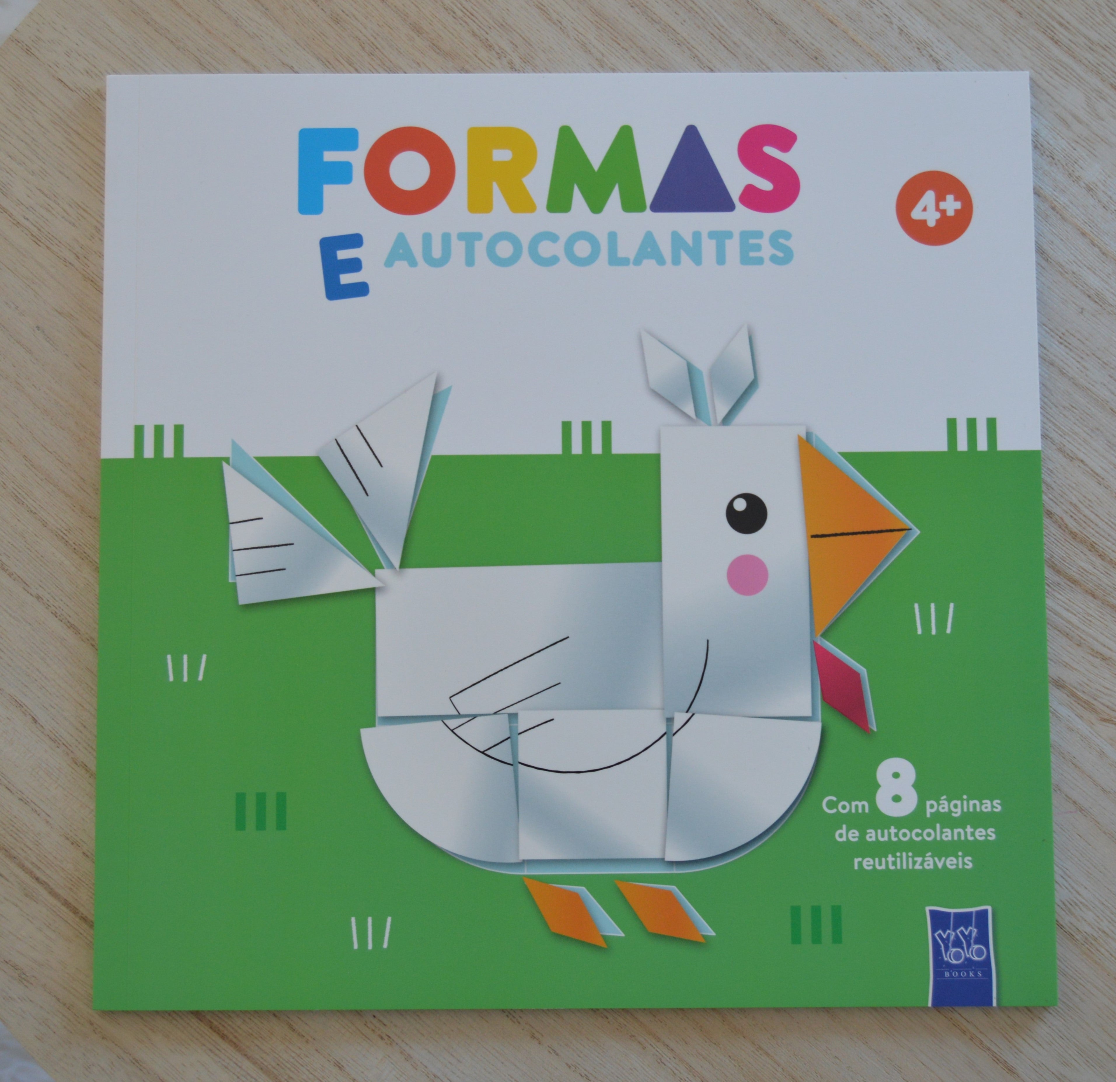 Livro Formas e Autocolantes Galinha +4