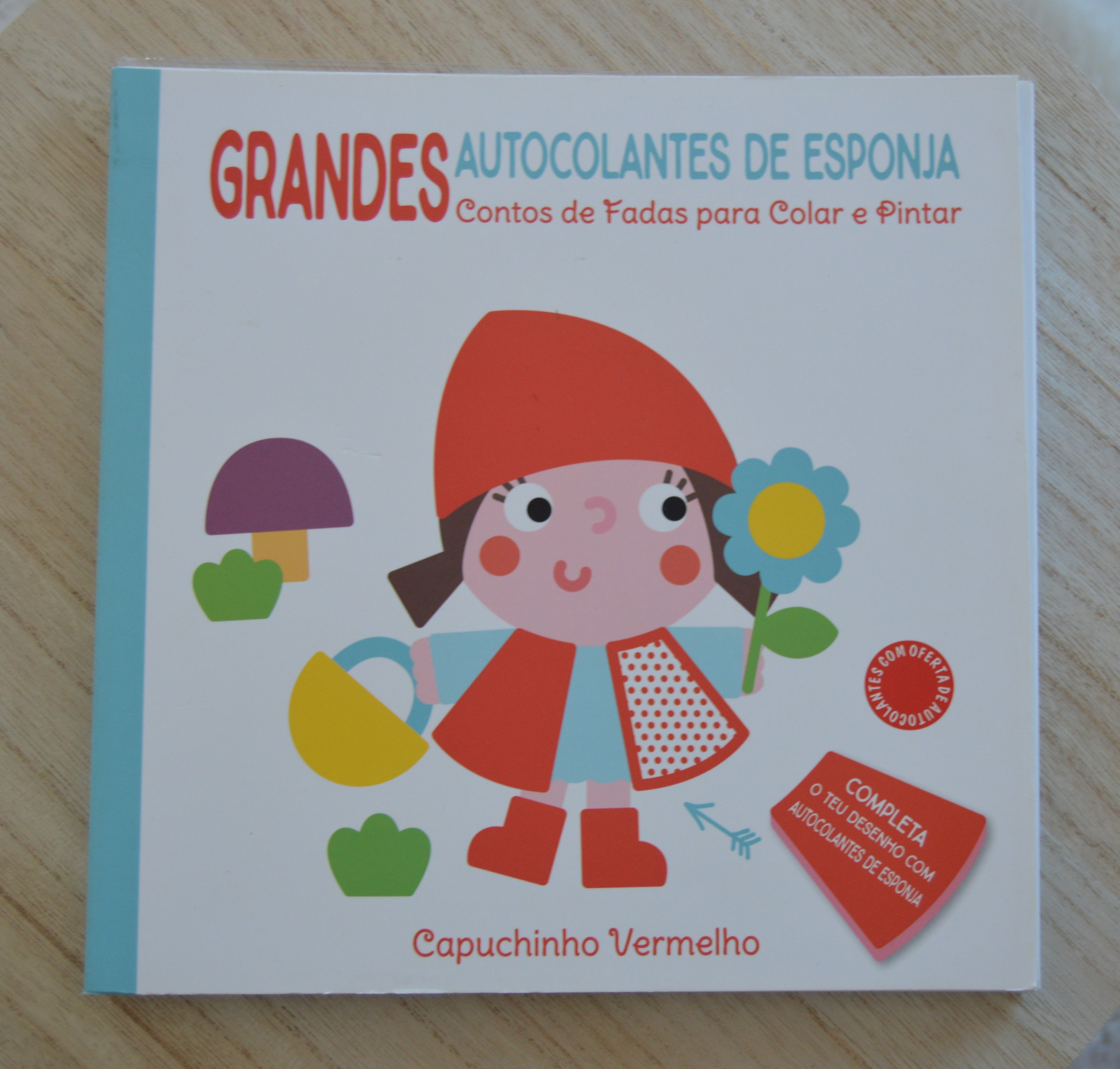 Livro Grandes Autocolantes de Espoja Contos de Fadas para Colar e Pintar Capuchinho Vermelho
