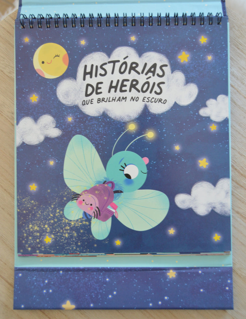 Livro Historias de Heróis que Brilham no Escuro