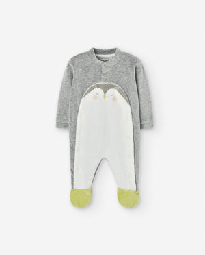 🐧 Babygrow Pinguim Aveludado – Dos 1 aos 12 Meses