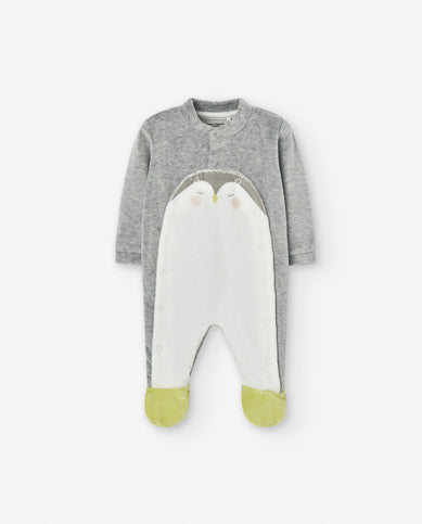 🐧 Babygrow Pinguim Aveludado – Dos 1 aos 12 Meses