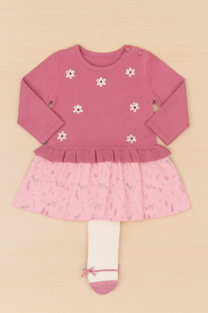 Vestido rosa com flores bordadas